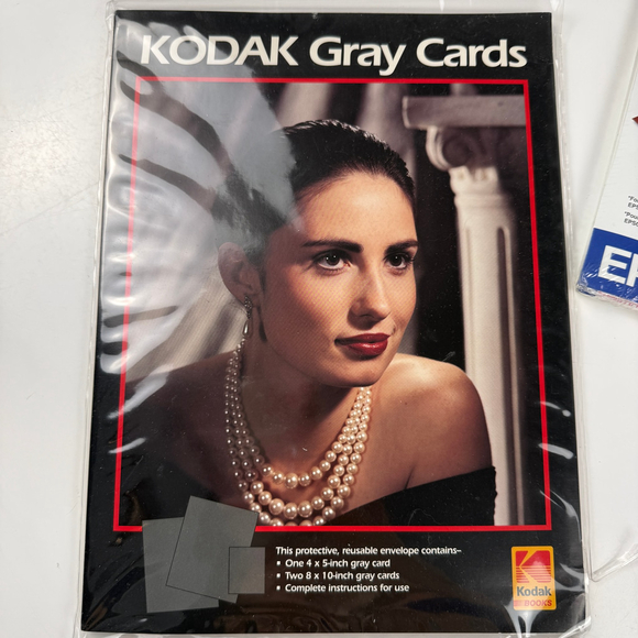 Photography accessoires lot: Kodak Gray Cards, Epson photo paper, 2 magnifiers - Picture 2 of 6